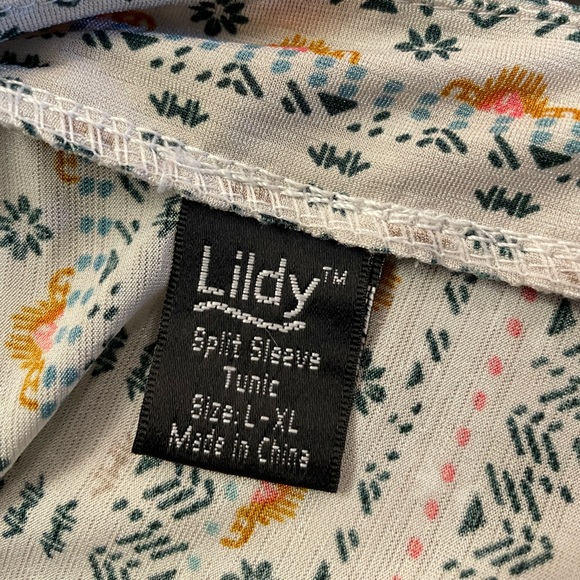 Lildy Tan, Blue, Orange Patterned Split Sleeve Tunic, collared v neck, sz L - XL - Picture 5 of 5